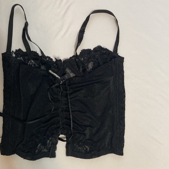 Vintage Black Lace Rose Corset w/ hook~n~eye secured front & back. Pre ~loved - Picture 13 of 14